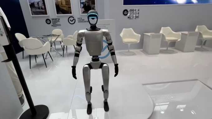 0715GMT//Business very gloomy at StP Econ Forum; 'Fake' Russian robot
