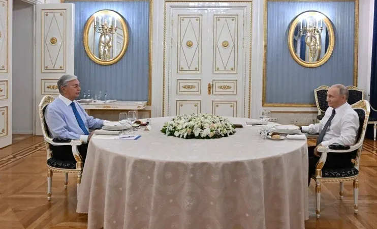 0759GMT//Putin gives Kazakh president the 'red carpet' treatment; Lavrov is missing once again; the Kremlin will issue bonds in yuan to reassure investors